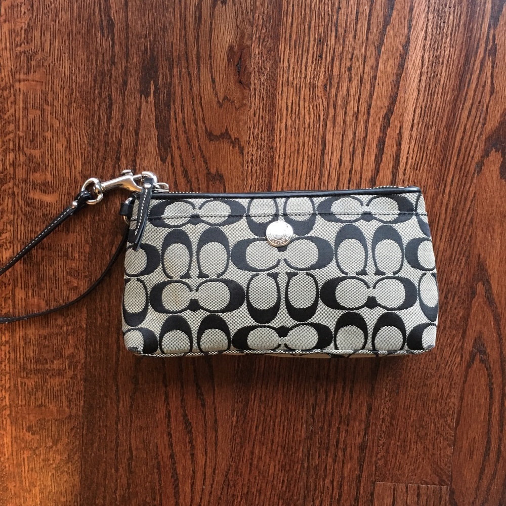 Coach Wristlet Black Legacy Signature